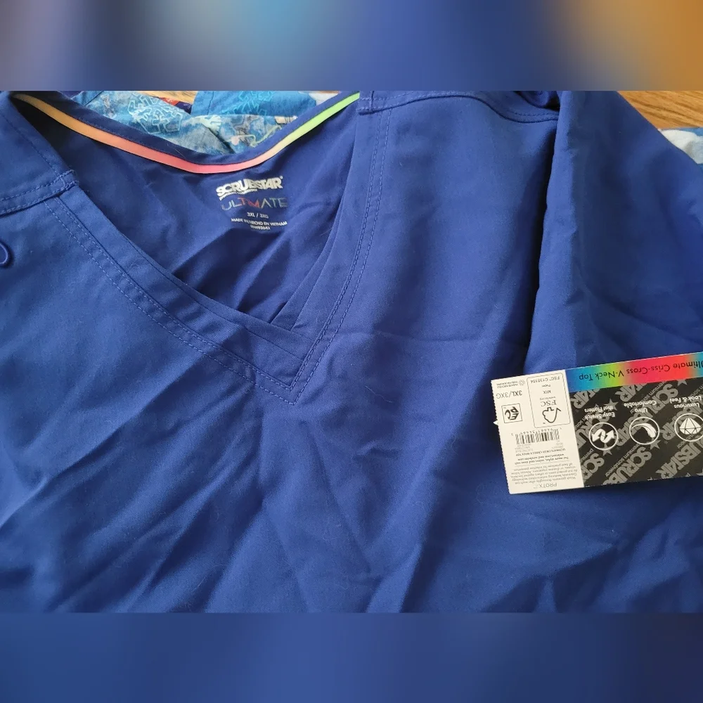 EUC 8 Womens Scrub Top Lot - Picture 2 of 3